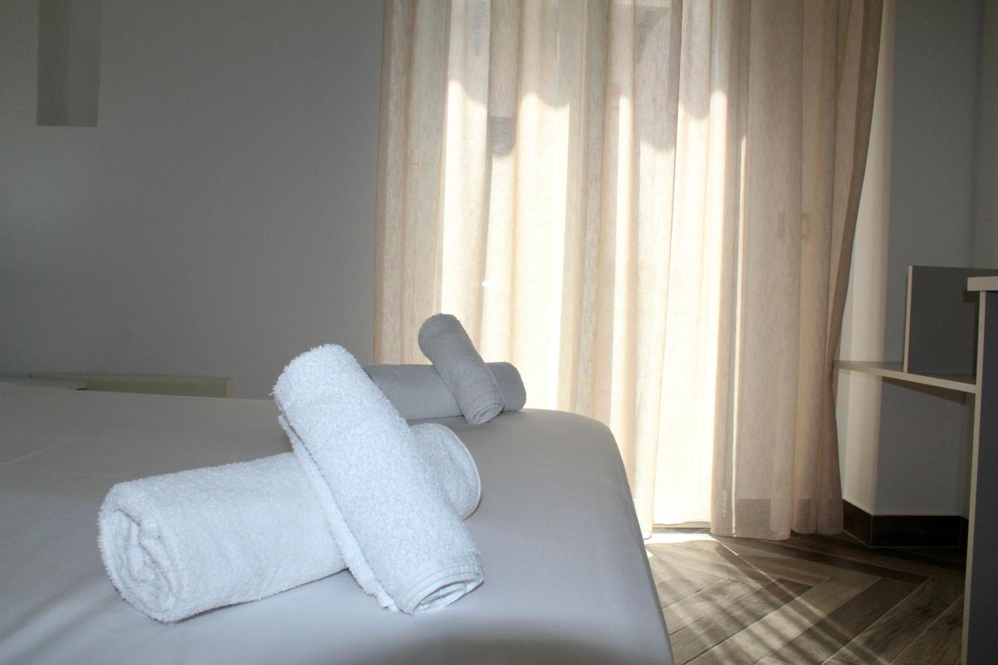 Leonardo Suites Шила Екстериор снимка